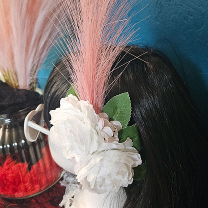 fleur_pin_up_blanche_avec_plumet_rose