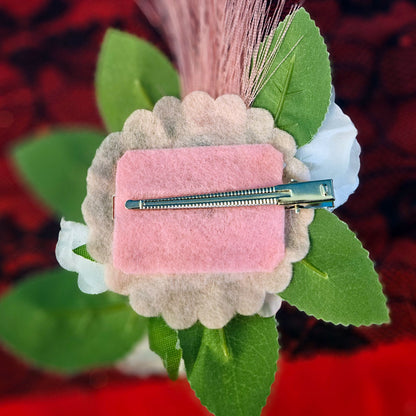 fleur_pin_up_blanche_avec_plumet_rose