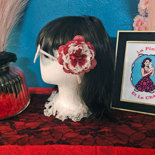 fleur_pin_up_rouge_et_blanche
