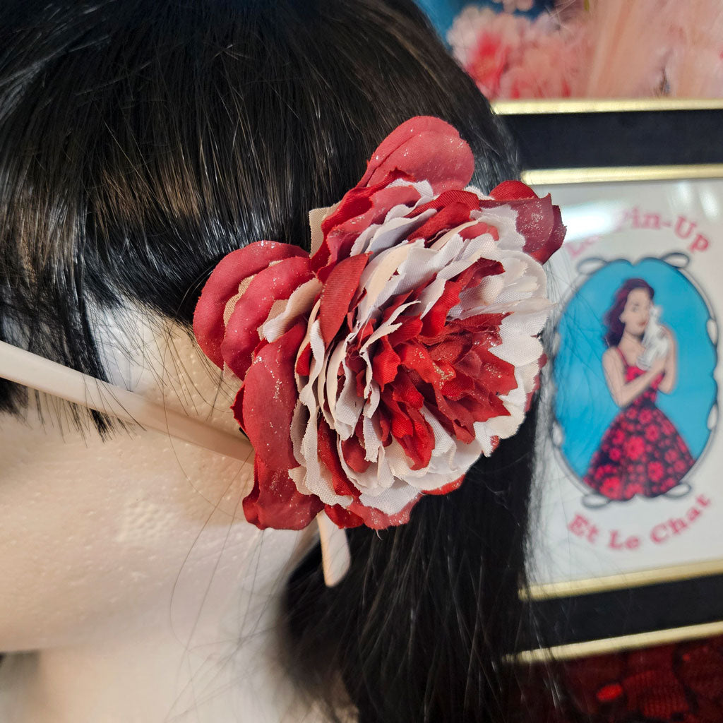 fleur_pin_up_rouge_et_blanche