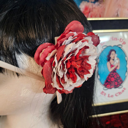 fleur_pin_up_rouge_et_blanche