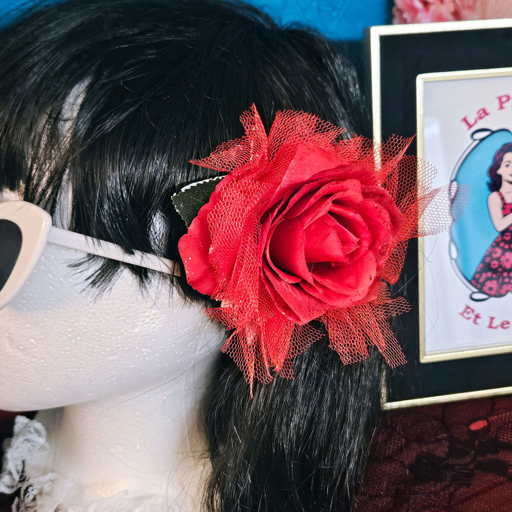 Fleur cheveux rose rouge et tulle