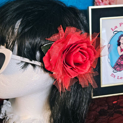 Fleur cheveux rose rouge et tulle